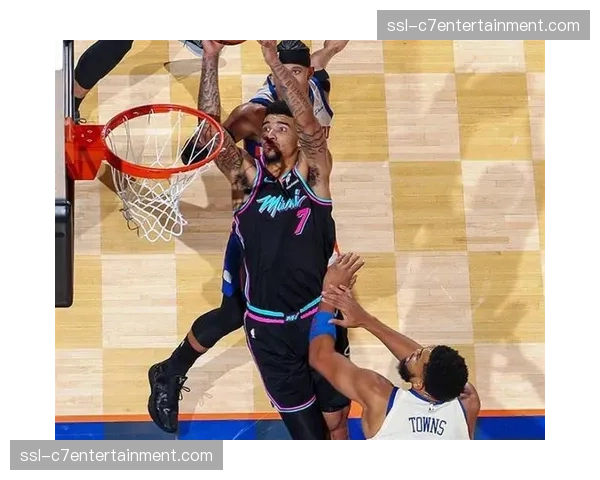 尼克斯布伦森唐斯挡拆配合 成为球队进攻新轴心 尼克斯布伦森唐斯挡拆配合 成为球队进攻新轴心